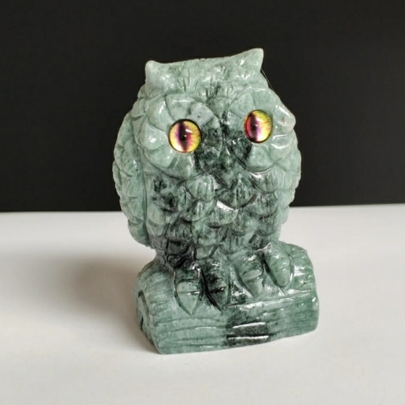 Natural Xiu Jade Hand Sculpture OWL - Picture 2 of 4